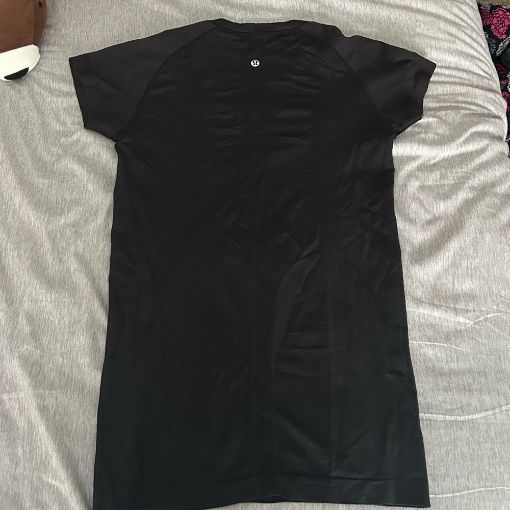 Black swiftly tech short sleeve